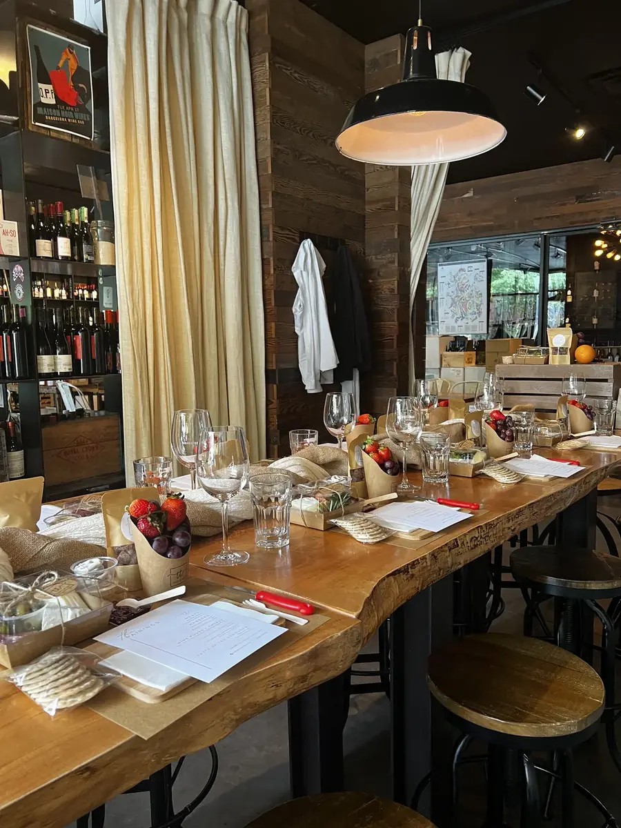 Long wooden workshop table set with individual boards and printed menu cards